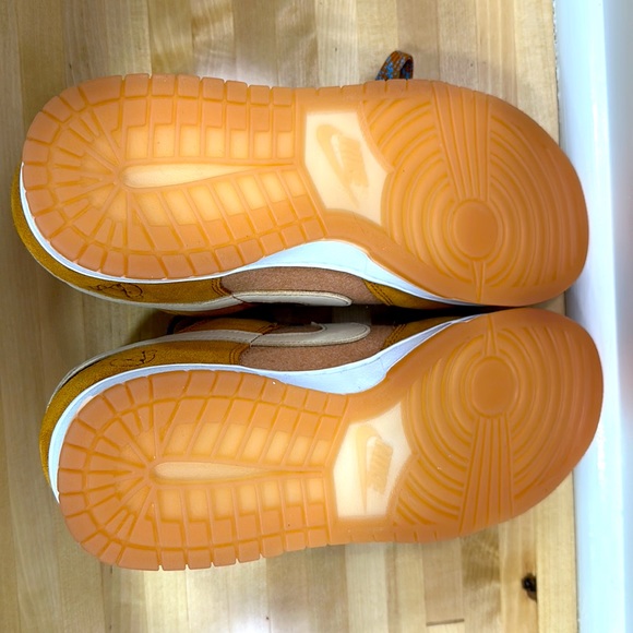 Nike Teddy Bear dunks - Picture 7 of 9